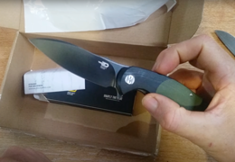 Unboxing-Video des Bestech-Messers
